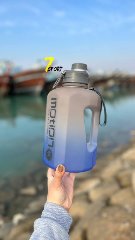 بطری آب و جاگواتر