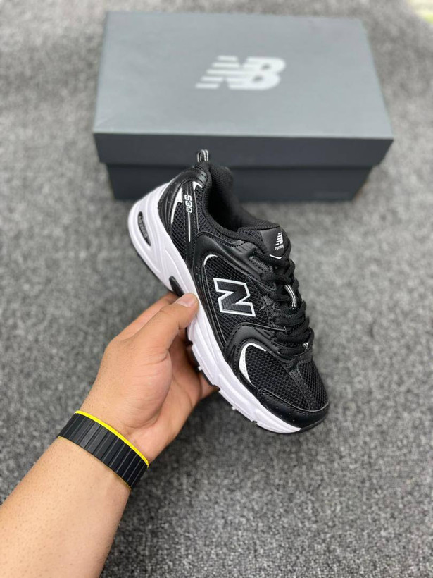 کفش مردانه و زنانه