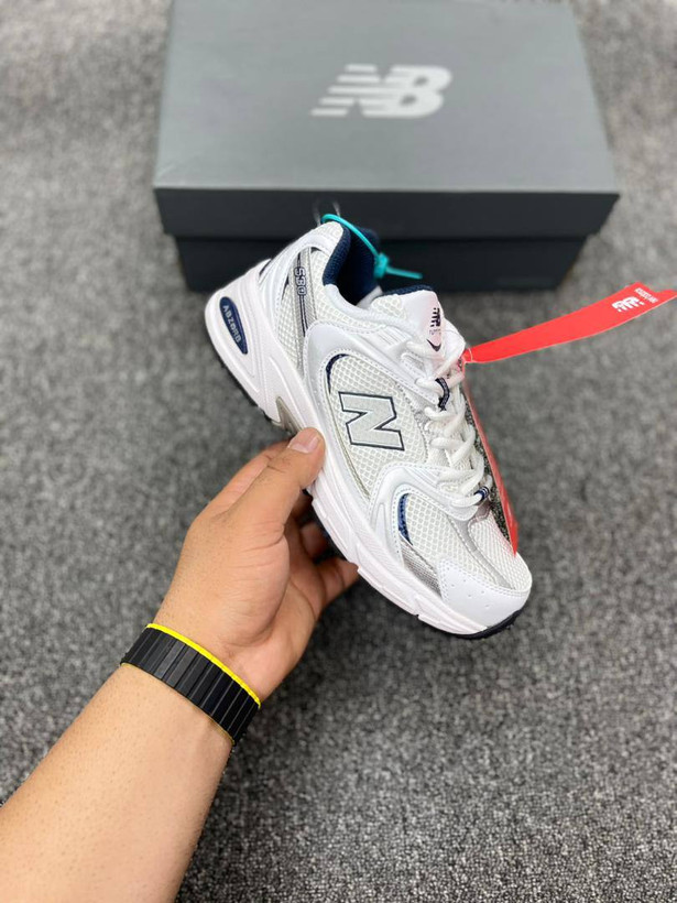 کفش مردانه و زنانه