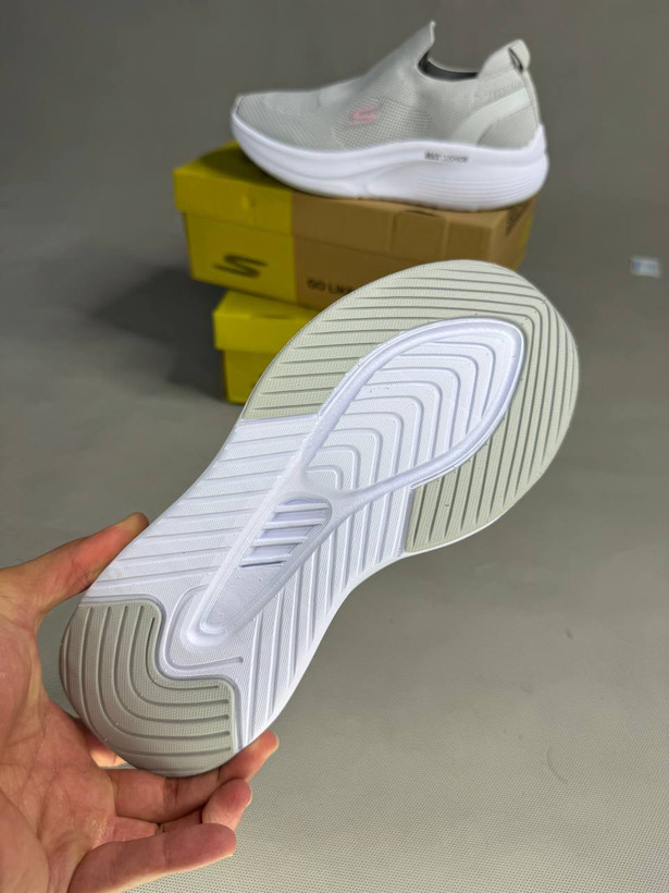 کفش اسکیچرز جورابی زنانه |