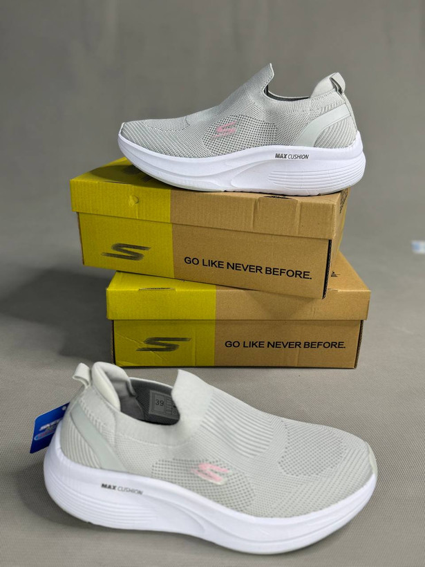 کفش اسکیچرز جورابی زنانه |