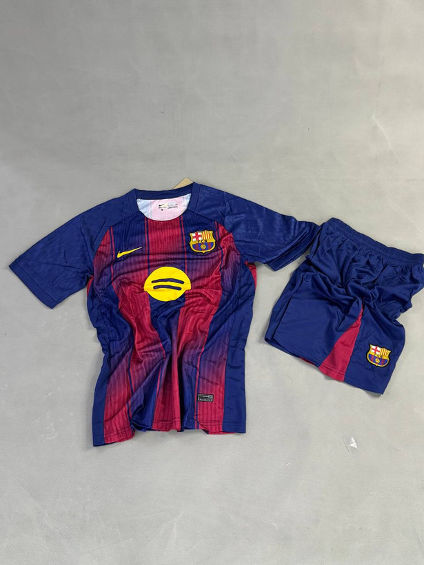 لباس اول بارسلونا