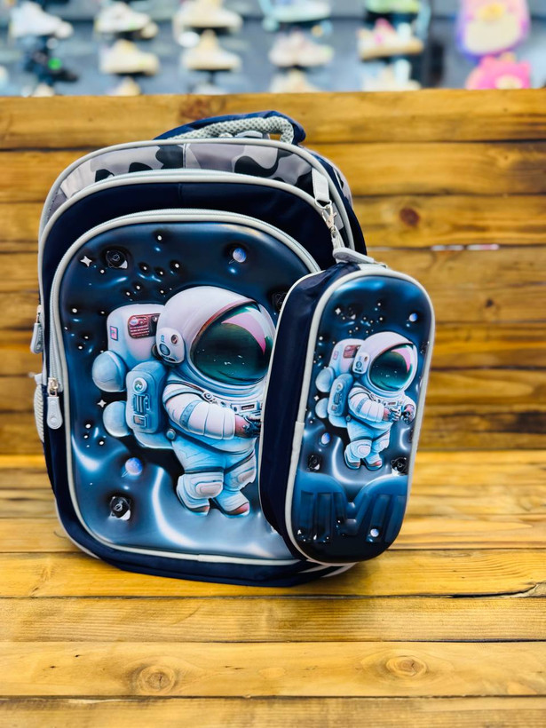 کوله پشتی طرح آدم فضایی