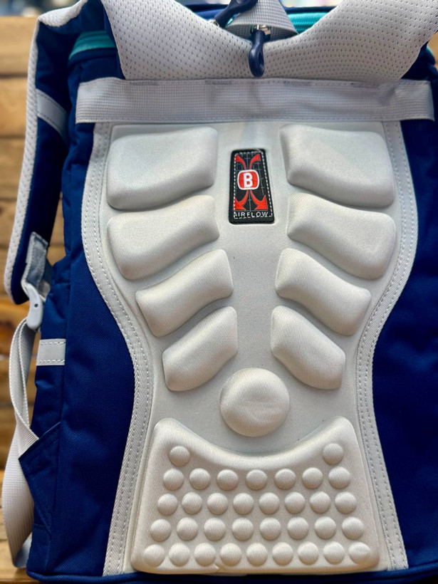 کوله پشتی وارداتی باکسی با طرح سه بعدی فضانورد / رنگ سورمه ایی .سبز