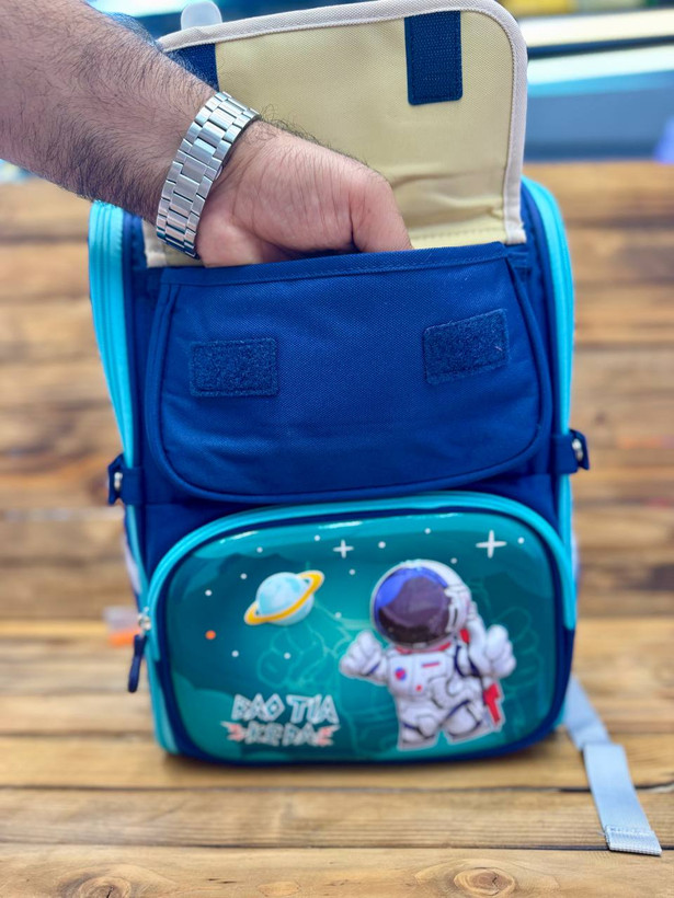 کوله پشتی وارداتی باکسی با طرح سه بعدی فضانورد / رنگ سورمه ایی .سبز