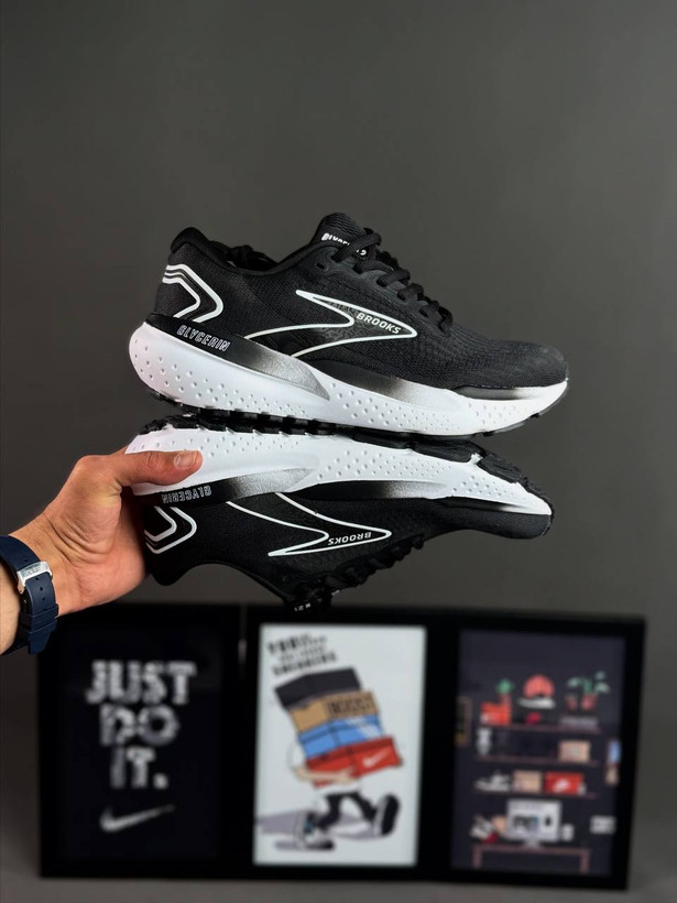 کفش رانینگ بروکس